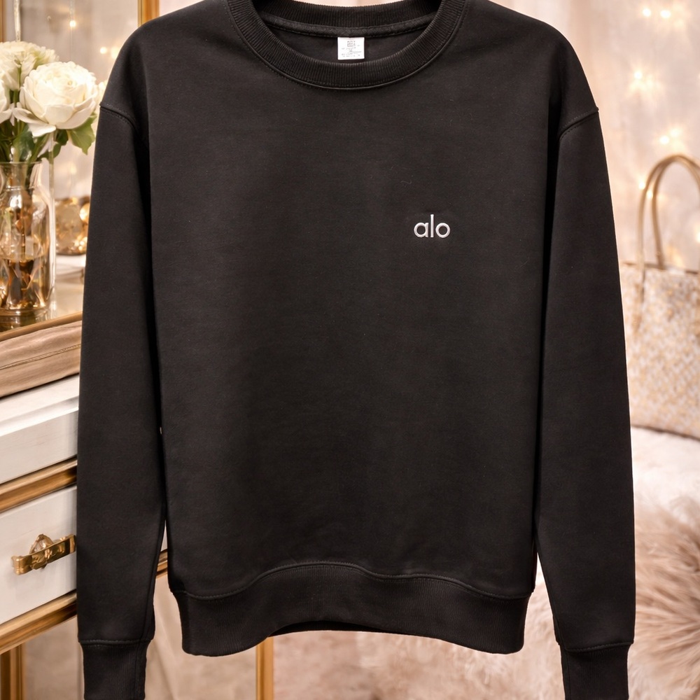 ALO Yoga Women’s  Black Crewneck Sweatshirt